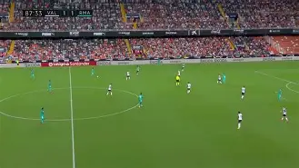 乐动·LDSports(中国)体育官网 -本泽马打破进球荒，维尼修斯球迷集体高唱助威